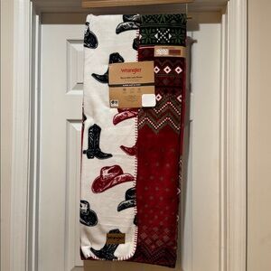 WRANGLER Reversible Lush Throw - Super Soft & Cozy - 50"x 70" - Red/White/Green